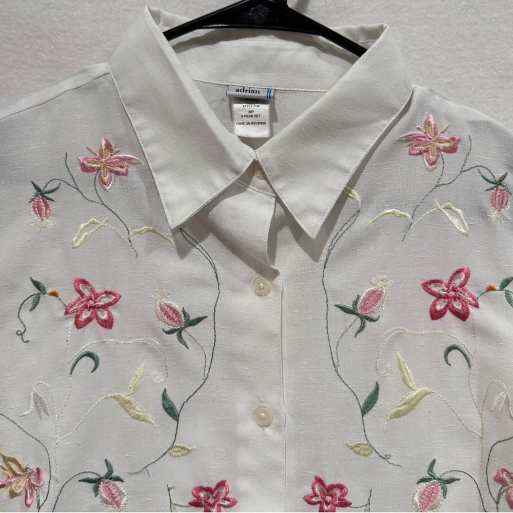 White Floral Embroidered Button Up Blouse cottage core grandmacore granny chic